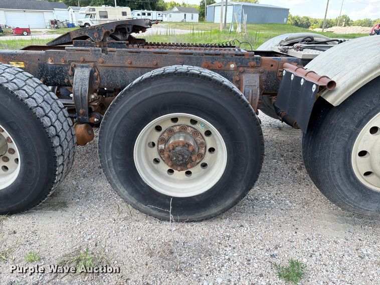 image for item FH6179 1993 Peterbilt 357 semi truck