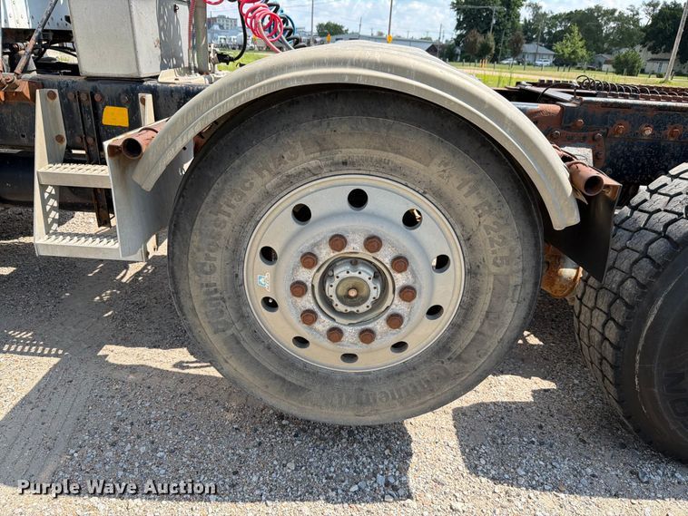 image for item FH6179 1993 Peterbilt 357 semi truck