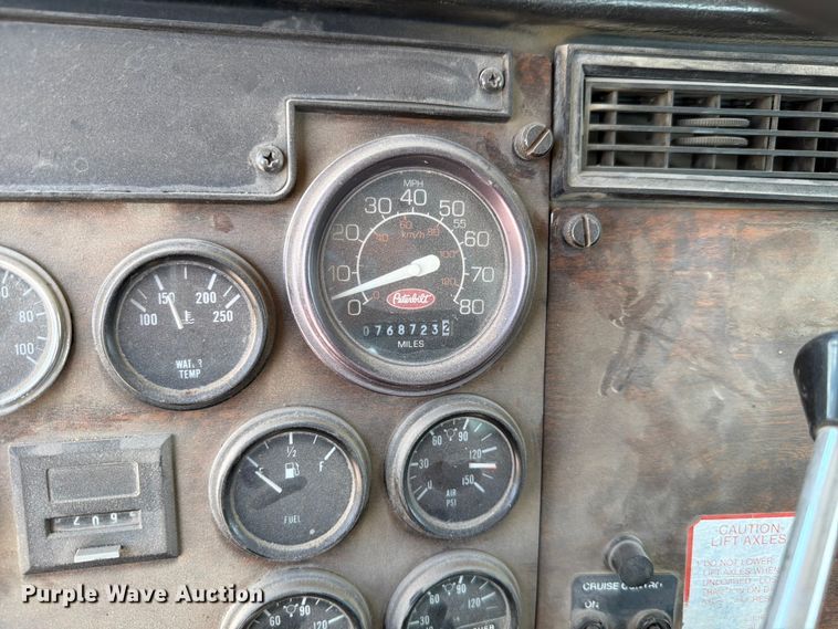 image for item FH6179 1993 Peterbilt 357 semi truck