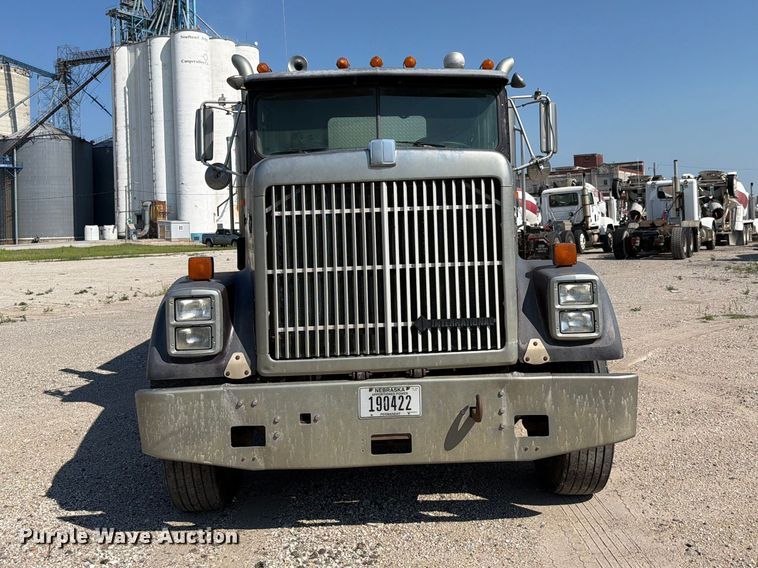 image for item FH6252 1995 International F-9370 dump truck