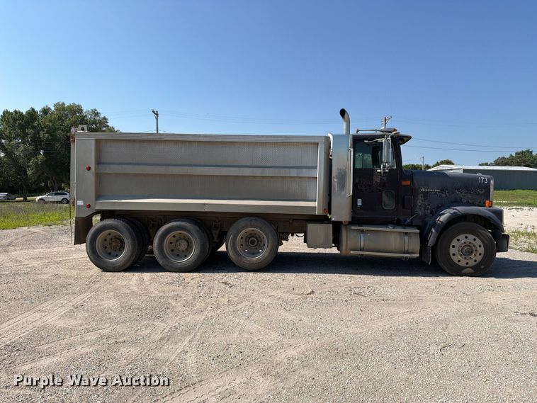 image for item FH6252 1995 International F-9370 dump truck