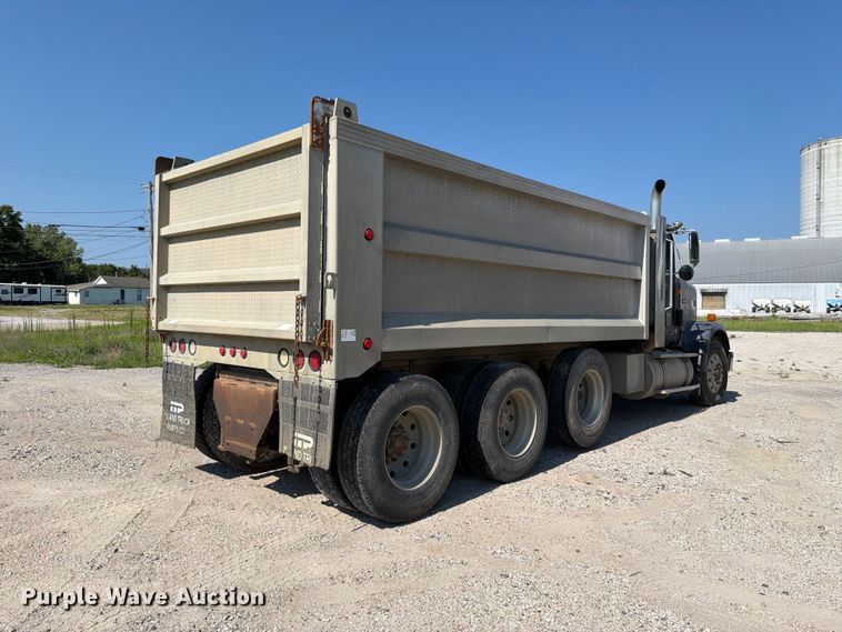 image for item FH6252 1995 International F-9370 dump truck