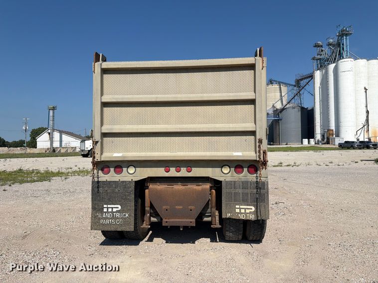 image for item FH6252 1995 International F-9370 dump truck