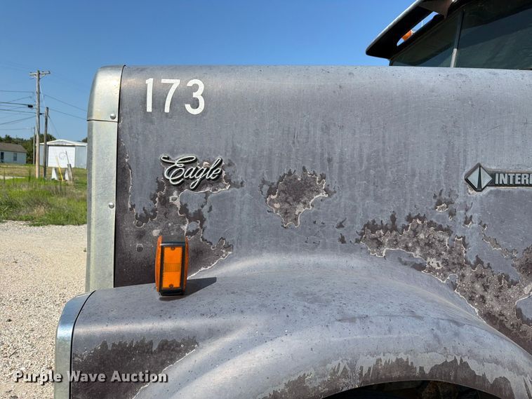 image for item FH6252 1995 International F-9370 dump truck