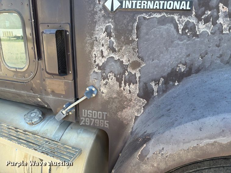 image for item FH6252 1995 International F-9370 dump truck
