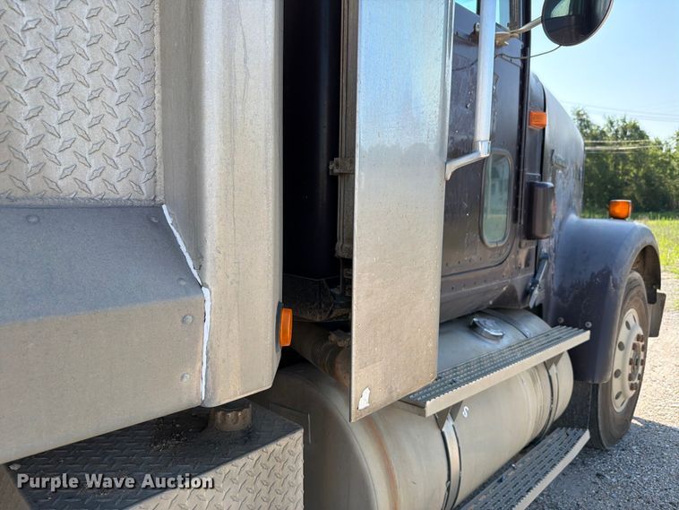 image for item FH6252 1995 International F-9370 dump truck