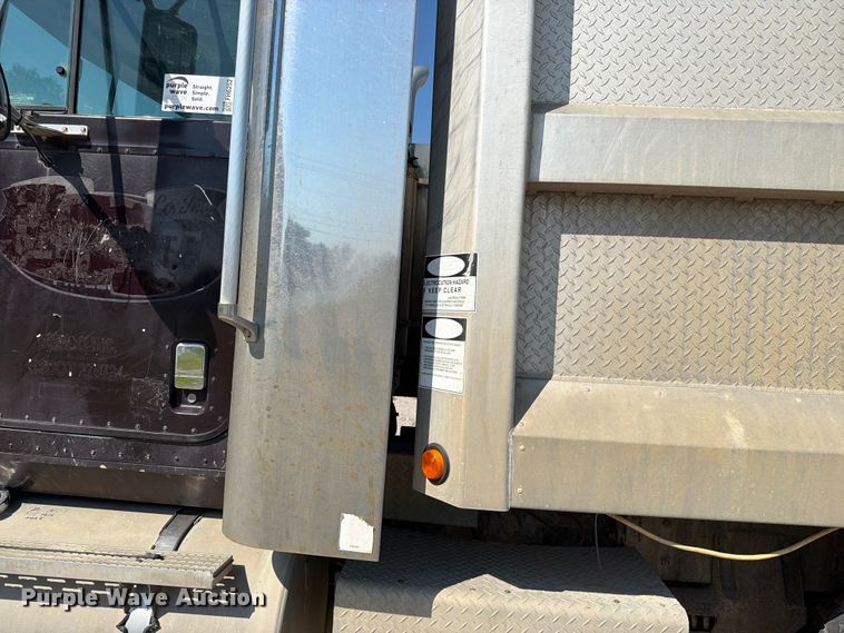 image for item FH6252 1995 International F-9370 dump truck