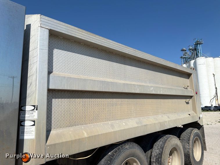 image for item FH6252 1995 International F-9370 dump truck