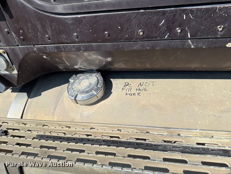image for item FH6252 1995 International F-9370 dump truck