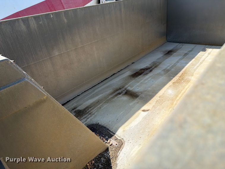 image for item FH6252 1995 International F-9370 dump truck