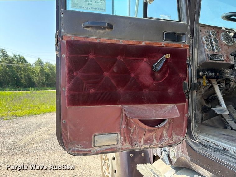 image for item FH6252 1995 International F-9370 dump truck