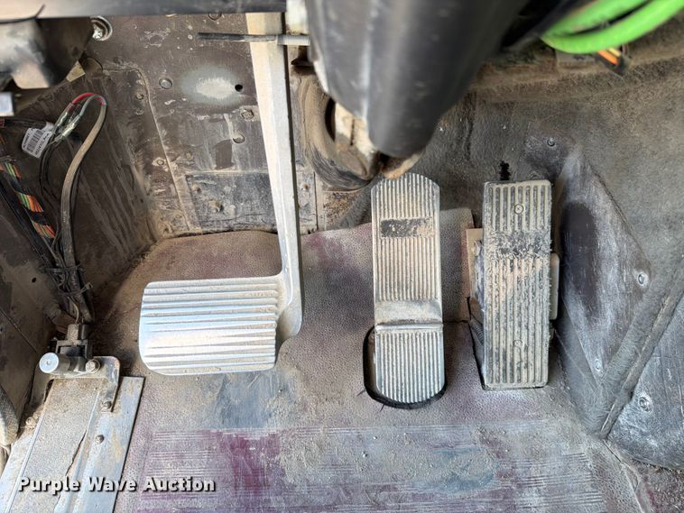 image for item FH6252 1995 International F-9370 dump truck