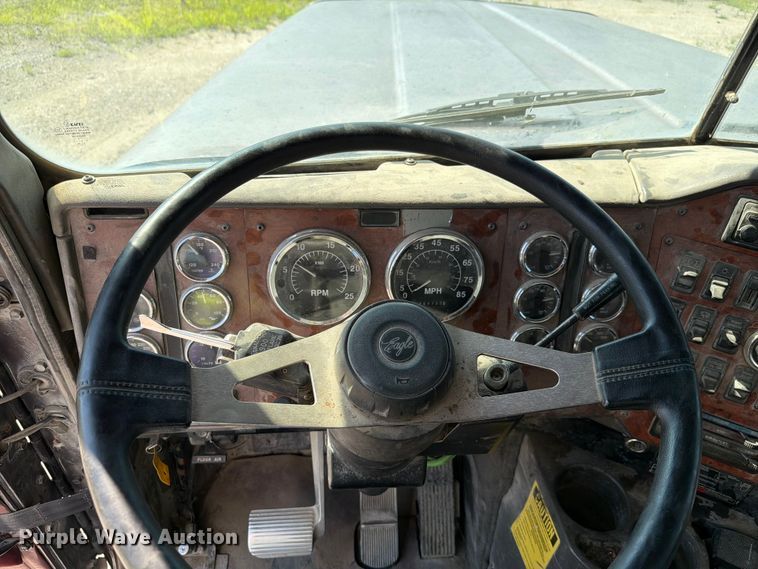 image for item FH6252 1995 International F-9370 dump truck