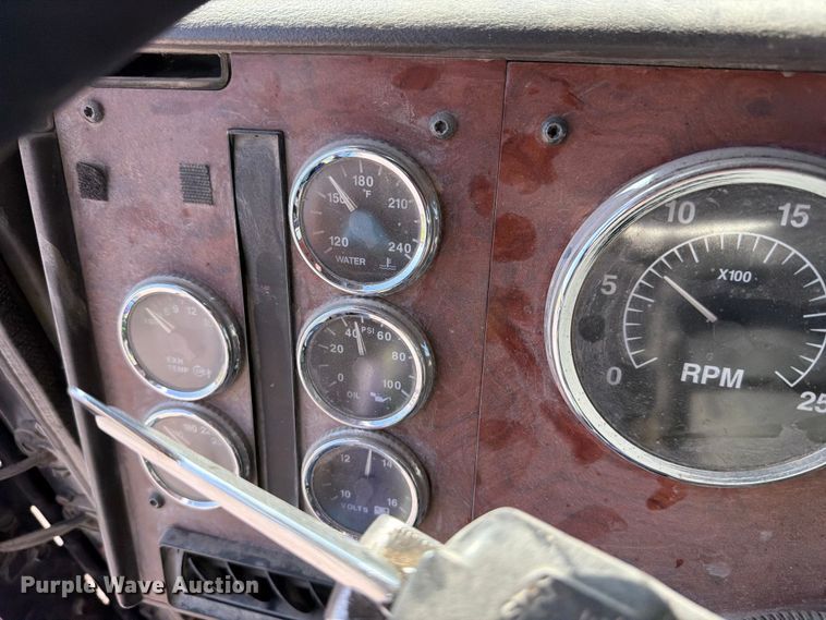 image for item FH6252 1995 International F-9370 dump truck