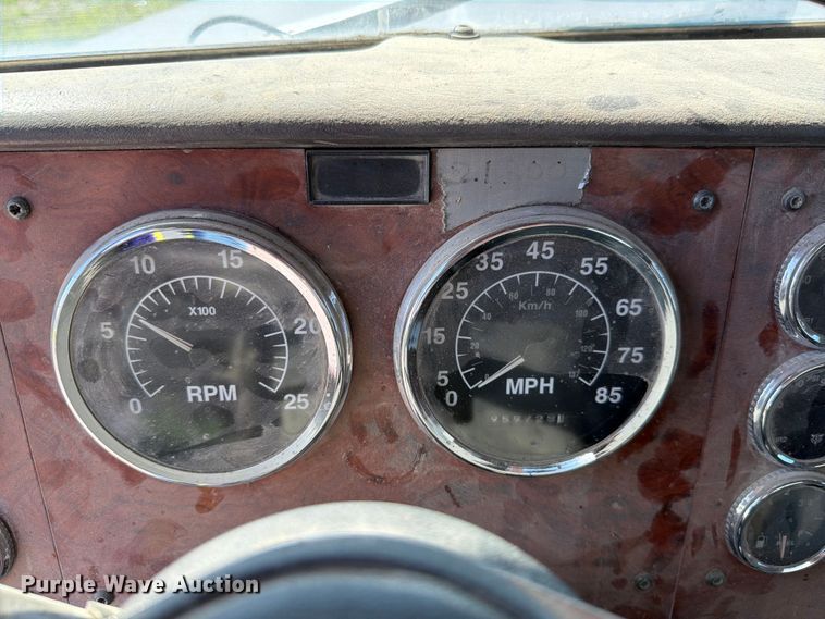 image for item FH6252 1995 International F-9370 dump truck