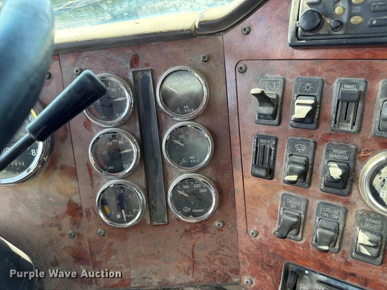 image for item FH6252 1995 International F-9370 dump truck