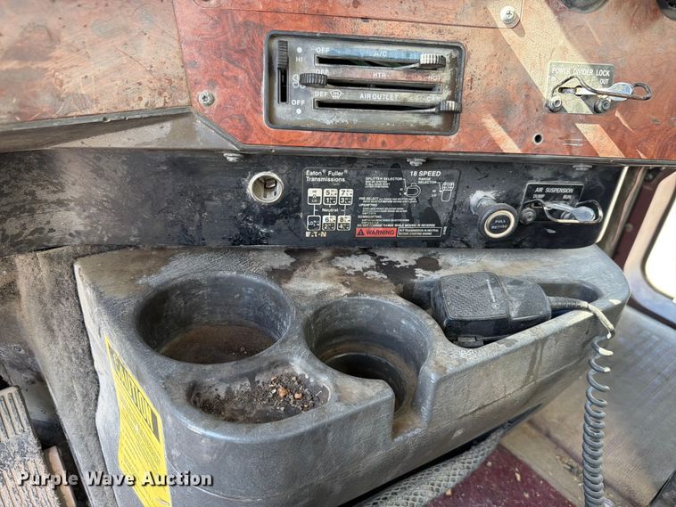 image for item FH6252 1995 International F-9370 dump truck