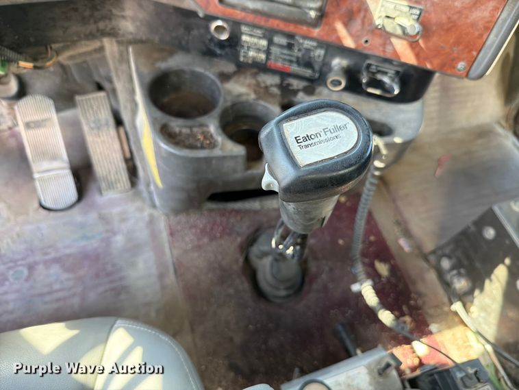 image for item FH6252 1995 International F-9370 dump truck