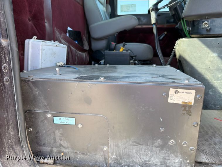 image for item FH6252 1995 International F-9370 dump truck