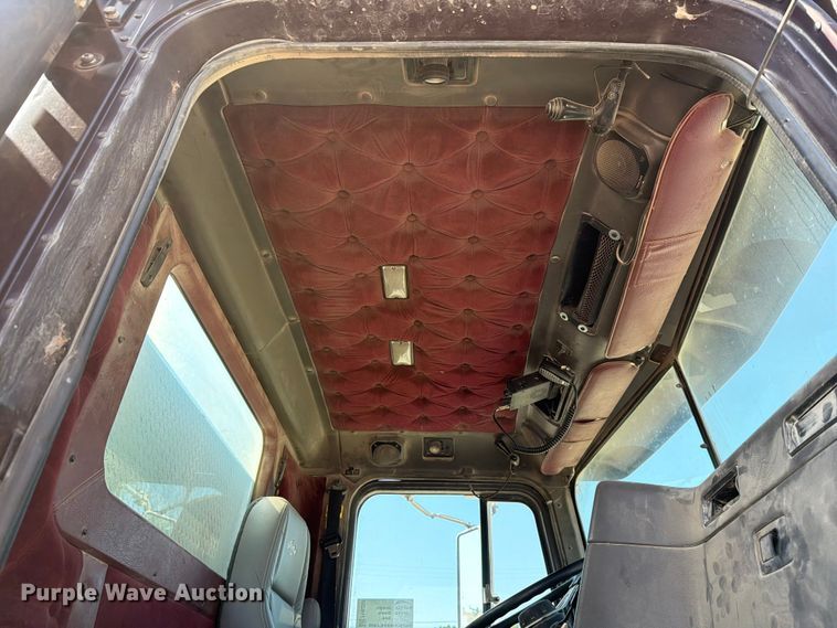 image for item FH6252 1995 International F-9370 dump truck