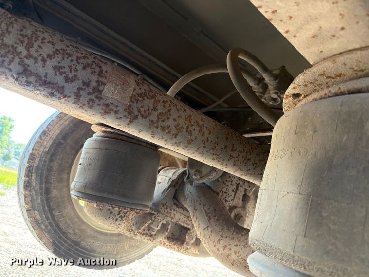 image for item FH6252 1995 International F-9370 dump truck