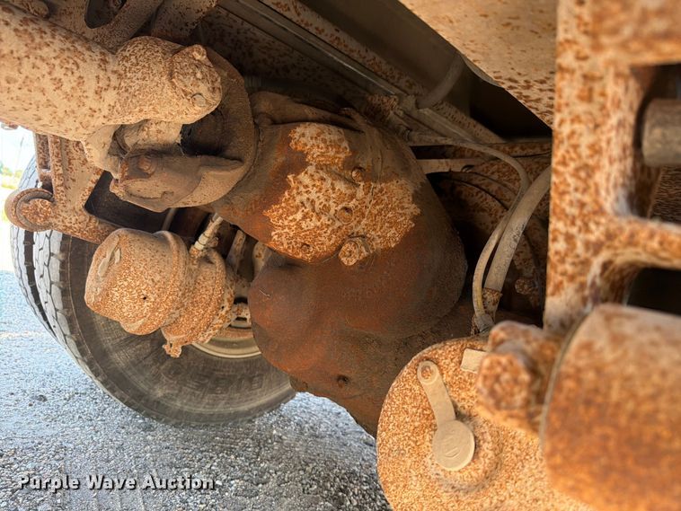 image for item FH6252 1995 International F-9370 dump truck