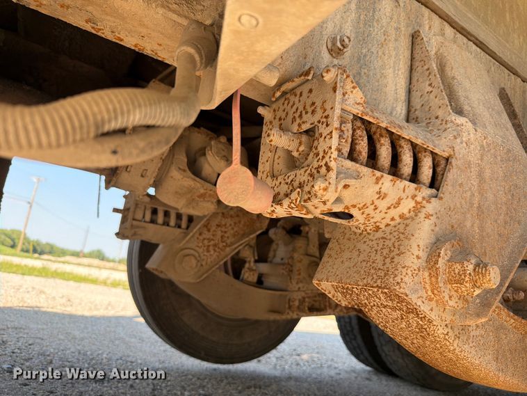 image for item FH6252 1995 International F-9370 dump truck