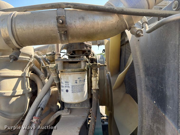 image for item FH6252 1995 International F-9370 dump truck