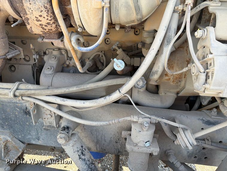 image for item FH6252 1995 International F-9370 dump truck