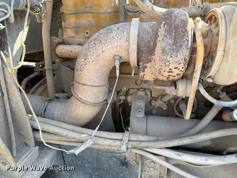 image for item FH6252 1995 International F-9370 dump truck