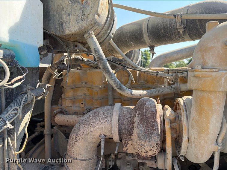 image for item FH6252 1995 International F-9370 dump truck