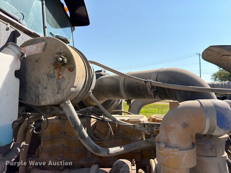 image for item FH6252 1995 International F-9370 dump truck