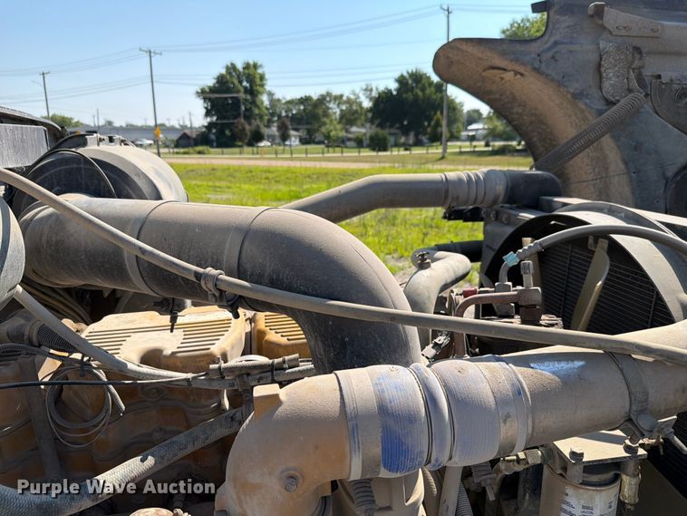 image for item FH6252 1995 International F-9370 dump truck
