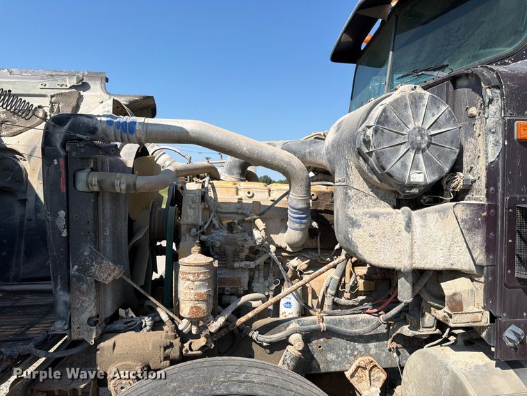 image for item FH6252 1995 International F-9370 dump truck