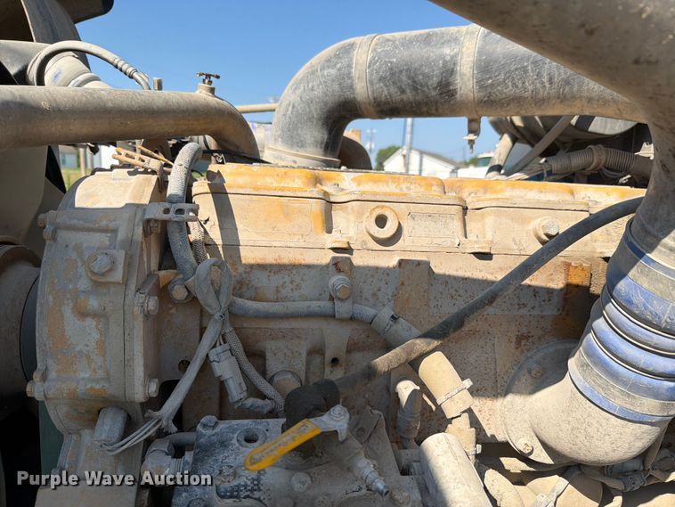 image for item FH6252 1995 International F-9370 dump truck