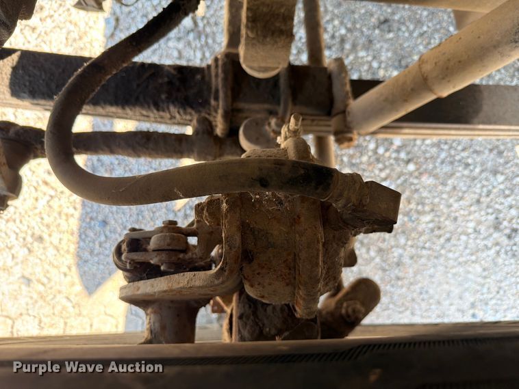 image for item FH6252 1995 International F-9370 dump truck