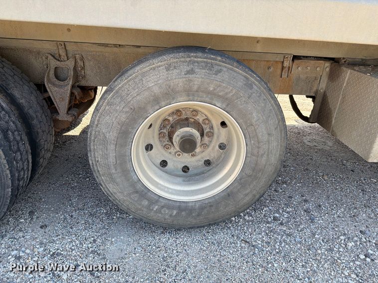 image for item FH6252 1995 International F-9370 dump truck
