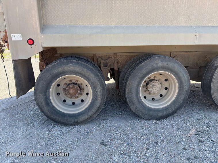 image for item FH6252 1995 International F-9370 dump truck