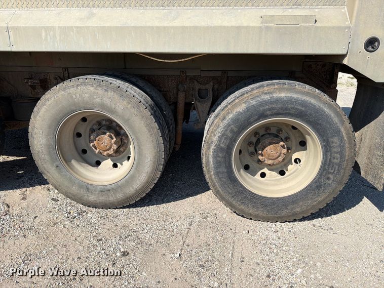 image for item FH6252 1995 International F-9370 dump truck