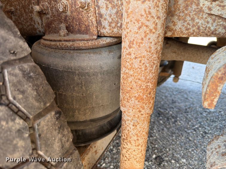 image for item FH6252 1995 International F-9370 dump truck