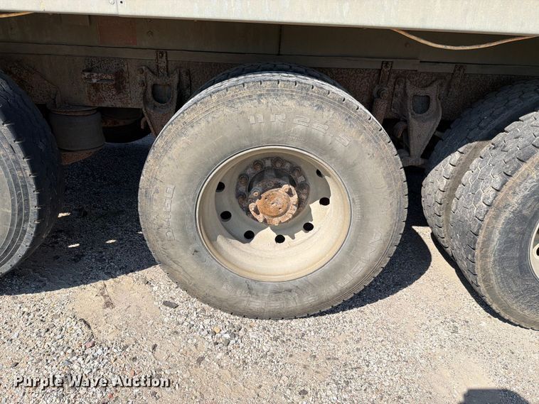 image for item FH6252 1995 International F-9370 dump truck