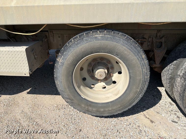 image for item FH6252 1995 International F-9370 dump truck