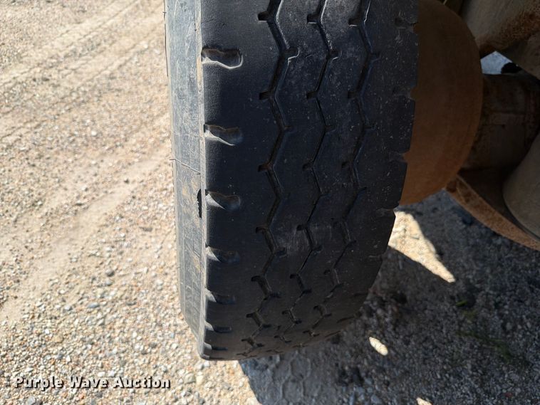 image for item FH6252 1995 International F-9370 dump truck