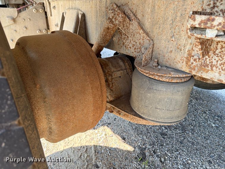 image for item FH6252 1995 International F-9370 dump truck