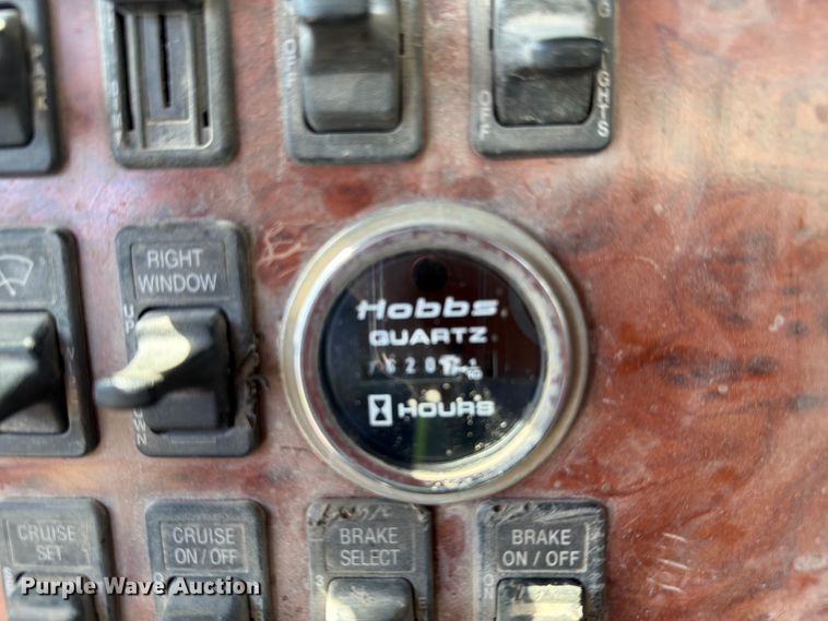 image for item FH6252 1995 International F-9370 dump truck