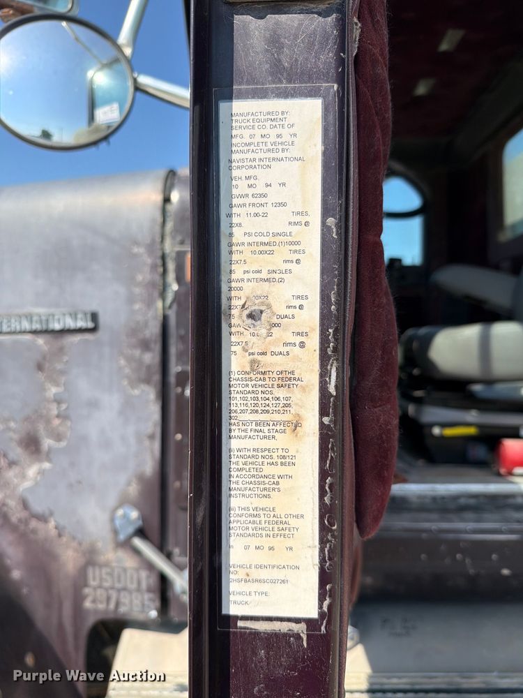 image for item FH6252 1995 International F-9370 dump truck