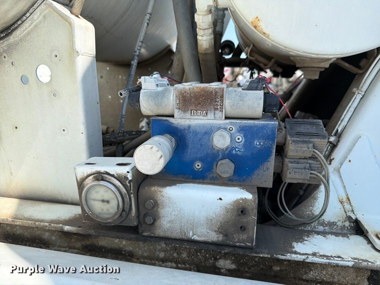 image for item FH6253 2007 International DF557 Paystar 5000 ready mix truck