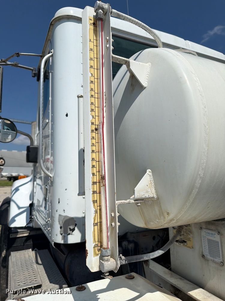 image for item FH6253 2007 International DF557 Paystar 5000 ready mix truck