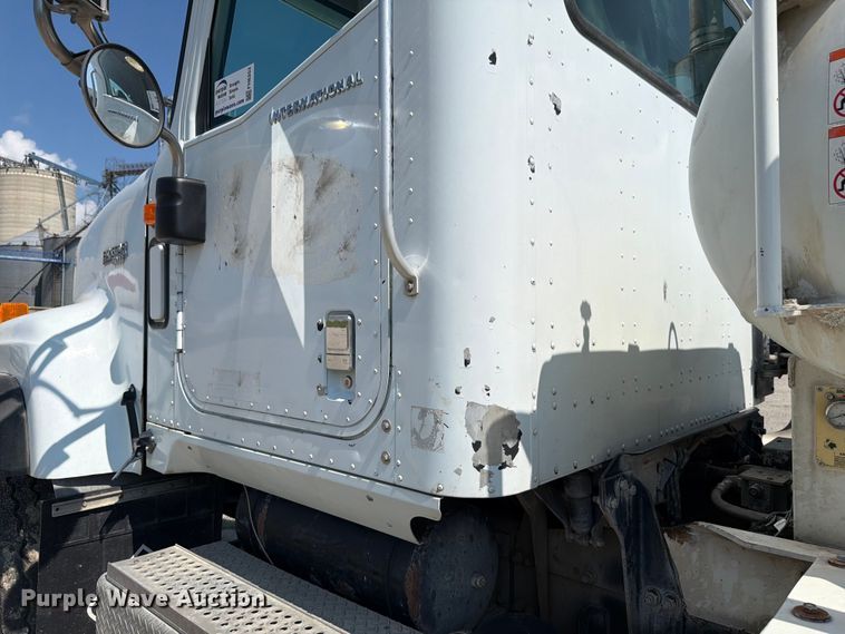 image for item FH6253 2007 International DF557 Paystar 5000 ready mix truck