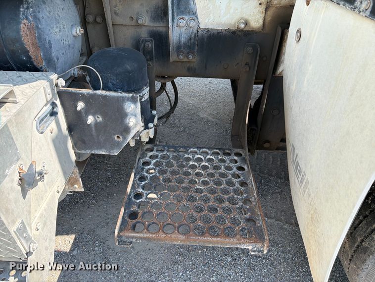 image for item FH6253 2007 International DF557 Paystar 5000 ready mix truck